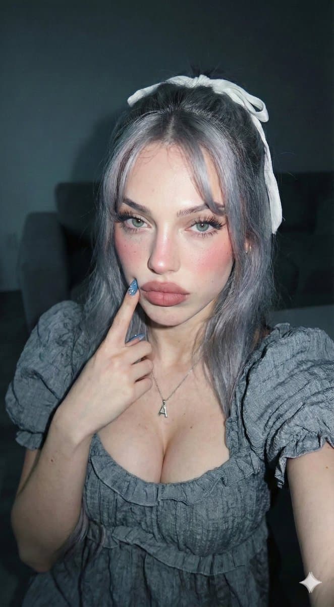 Prompt 1994360675217408267