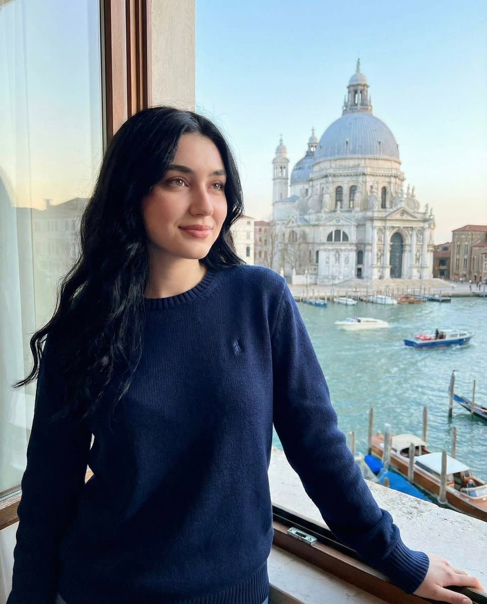 Prompt 1994369832494706898