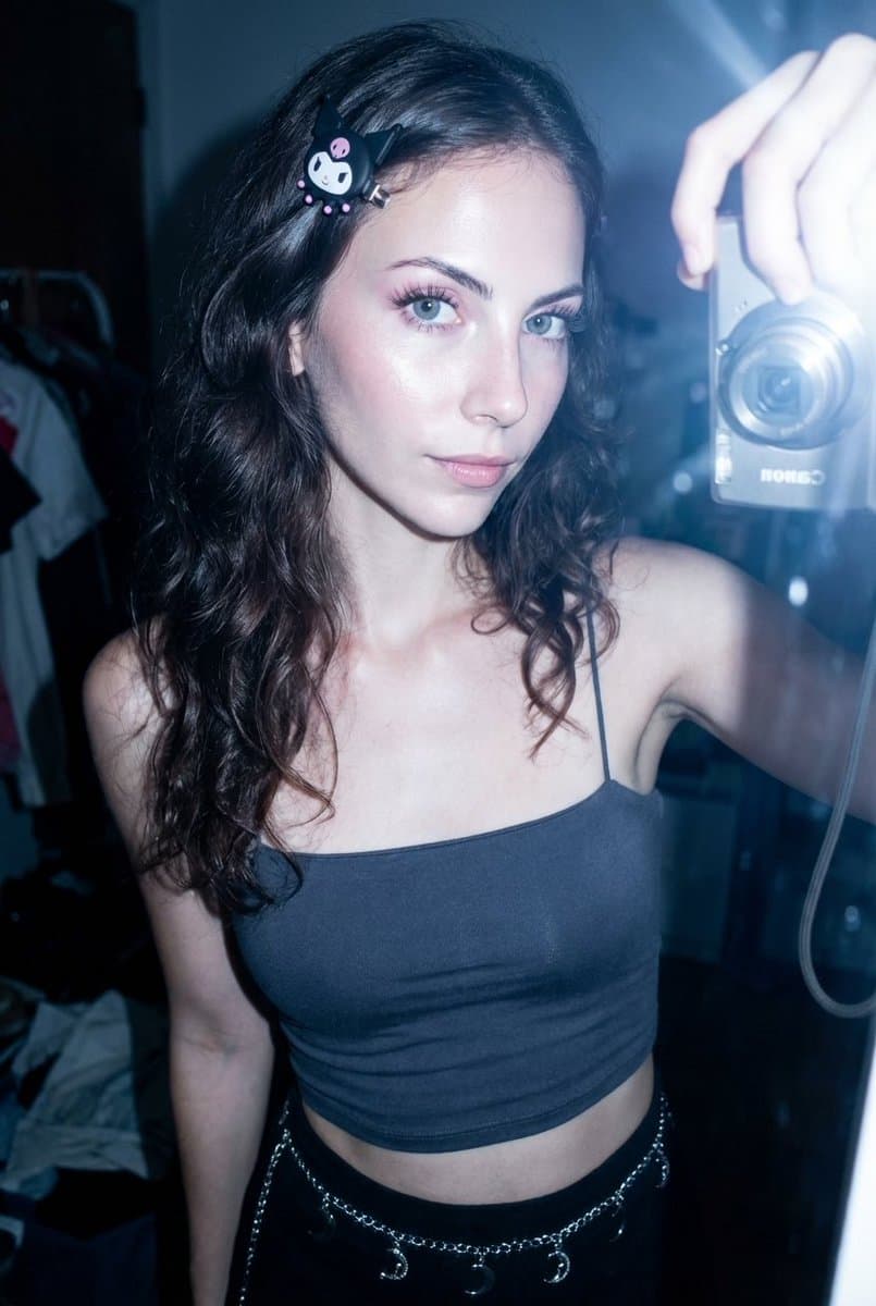 Prompt 1994823259846541545